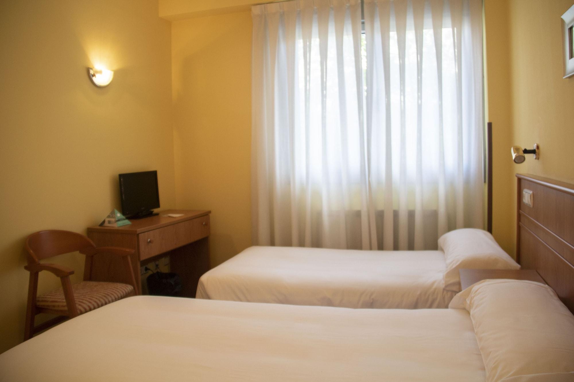 Hotel Alda Estacion Oviedo Ngoại thất bức ảnh